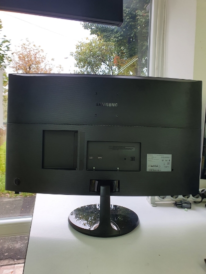 Imagine Samsung CF39M 81.3 cm 32inch Full HD