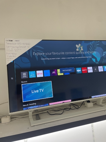 Imagine Samsung TV 108cm Crystal LED Smart 4K UHD