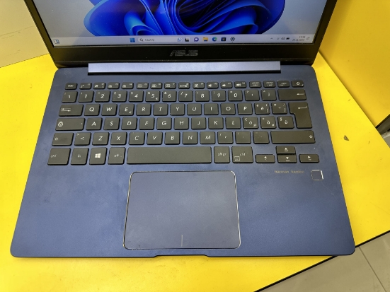 Imagine Asus UX331UN 13.3'' I7-8550U 8GB RAM NVIDIA MX150 SSD 512GB