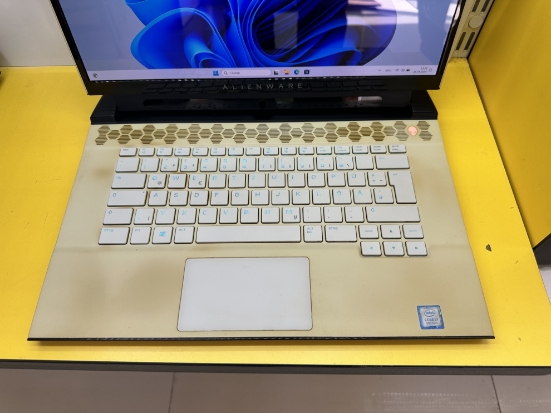Imagine Alienware m15 R2 P87F i7-9750H 16 GB RTX 2070 8 GB