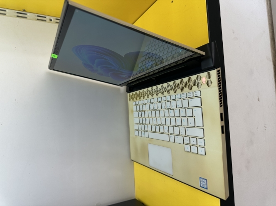 Imagine Alienware m15 R2 P87F i7-9750H 16 GB RTX 2070 8 GB