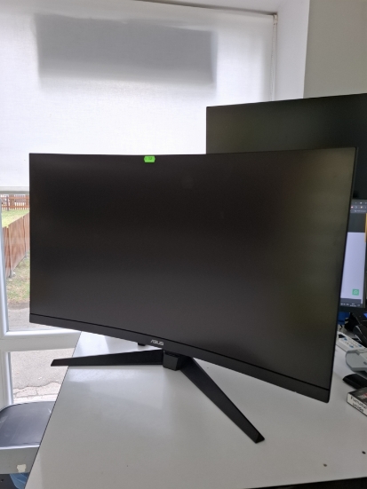 Imagine Monitor Asus Curbat TUF VG328H1B 31.5 FULL HD
