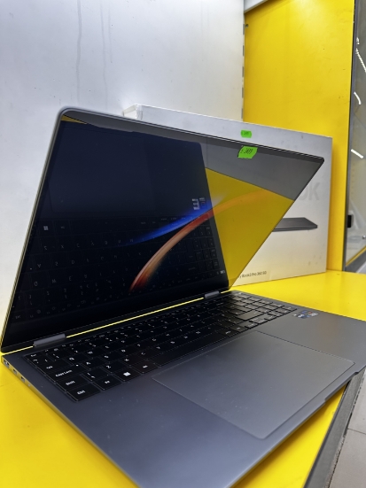 Imagine Laptop Samsung Galaxy Book3 Pro 360 5G 256GB stocare 8GB RAM
