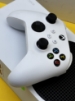 Imagine Consola XBOX Series S 512GB SSD 1 controller