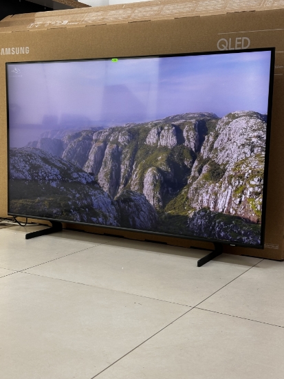 Imagine SAMSUNG Smart Tv QLED  50Q60D UHD 4K HDR 125cm
