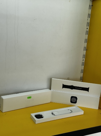 Imagine Apple Watch Seria 8 41mm bat 100