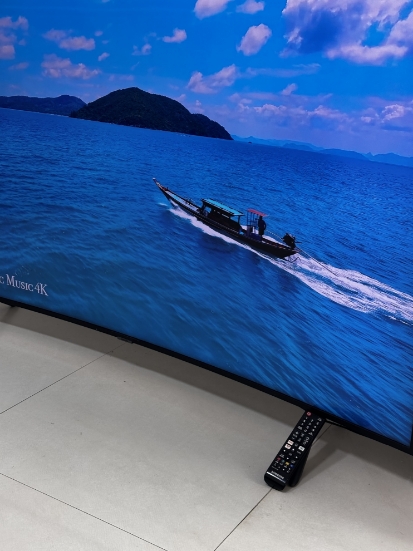 Imagine Samsung UE65RU7300 163cm Curved 4K Ultra HD