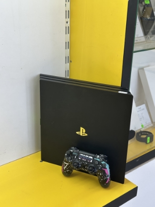 Imagine Consola PlayStation 4 PRO 1TB +1 Controller  