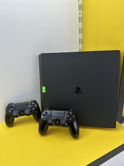 Imagine Consola PlayStation 4 PRO 1TB +2 Controller   