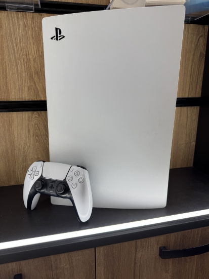 Imagine PlayStation 5 Digital Edition 1 controller