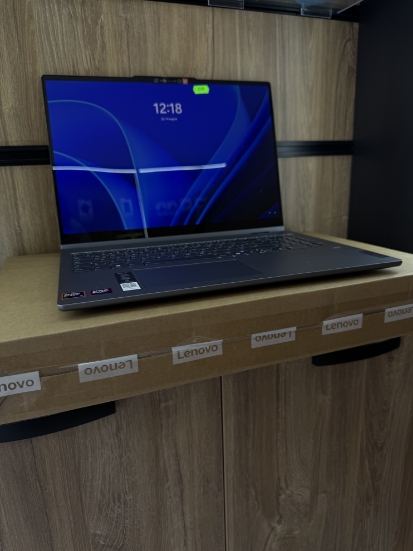 Imagine Lenovo IdeaPad 5 2in1 Amd Ryzen 7 8845HS / 16GB RAM / SSD 1TB /16.0 2K OLED Touch / Amd Radeon Graphics 720