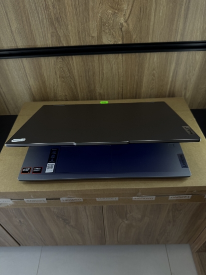 Imagine Lenovo IdeaPad 5 2in1 Amd Ryzen 7 8845HS / 16GB RAM / SSD 1TB /16.0 2K OLED Touch / Amd Radeon Graphics 720