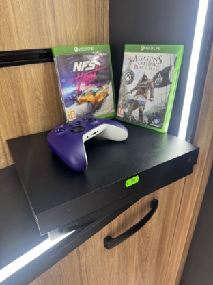 Imagine Consola Xbox One X 500GB  
