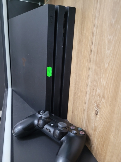 Imagine Consola PlayStation 4 PRO 1TB 1 Controller