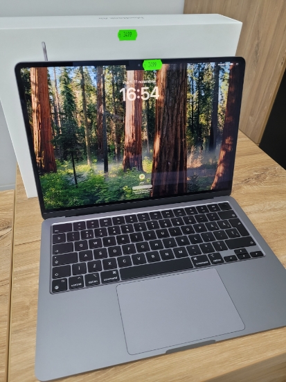 Imagine MACBOOK AIR 13.6'' 2022  M2    / 16 GB RAM / SSD 256GB baterie 100% , 37 incarcari