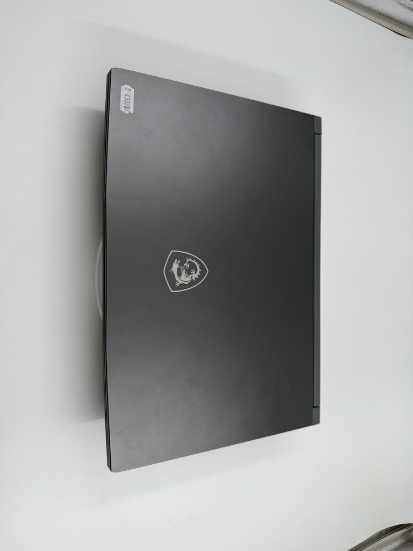 Imagine MSI Thin  15 i7-13620H /16 GB/SSD 512 GB/ RTX4050 6 GB 