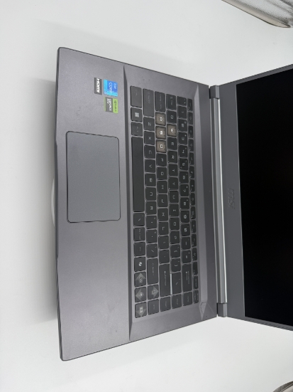 Imagine MSI Thin  15 i7-13620H /16 GB/SSD 512 GB/ RTX4050 6 GB 